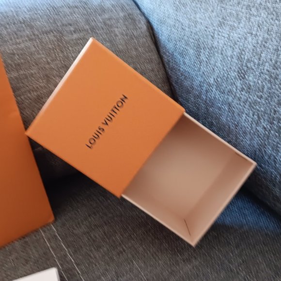 **SALE, SALE** Louis Vuitton Small Set - Picture 5 of 13